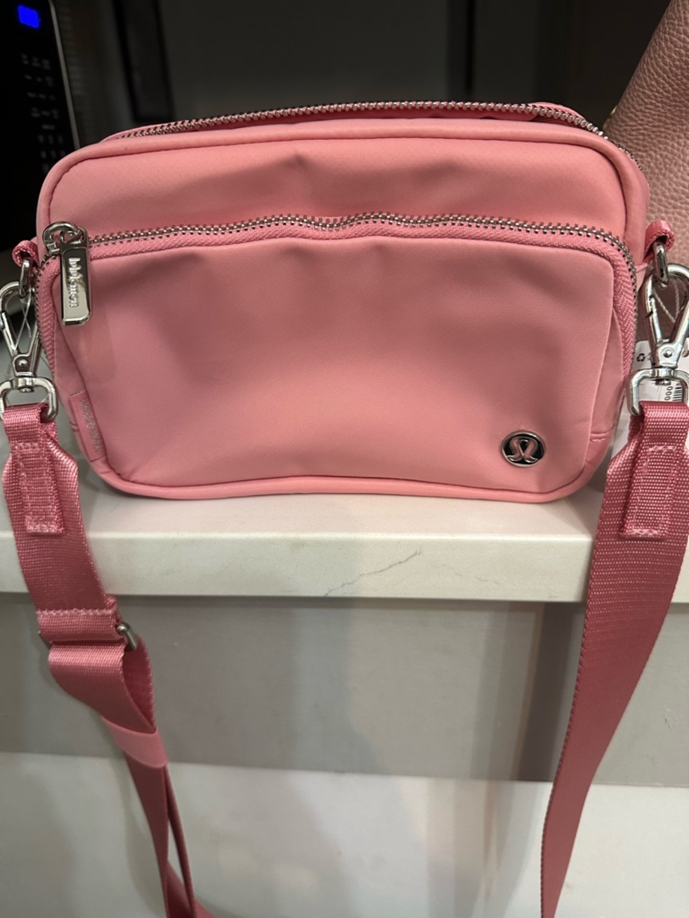 Pink Crossbody Sling Bag Lululemon, brand new with tags! - Picture 4 of 5